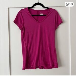 Old Navy Active Women's Magenta Short Sleeve Tee